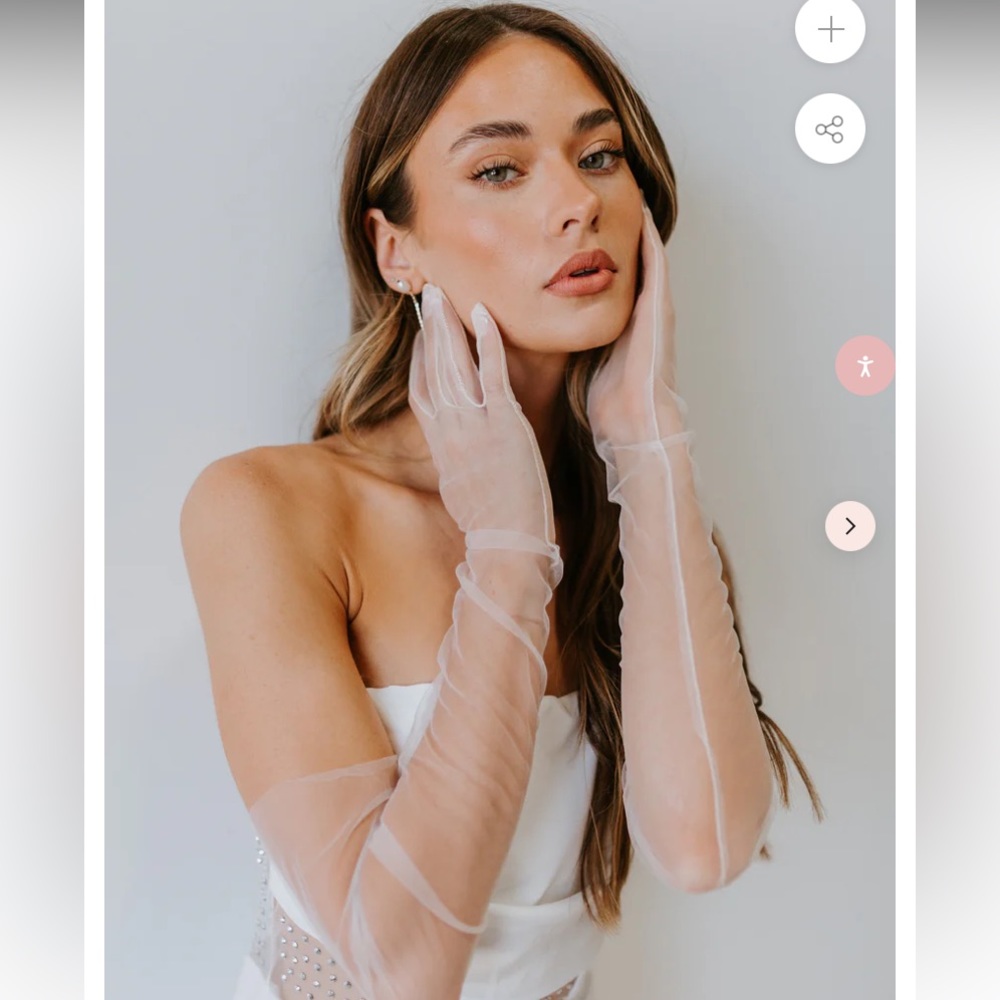 UNTAMED PETALS BY AMANDA JUDGE Sheer Cream Gloves